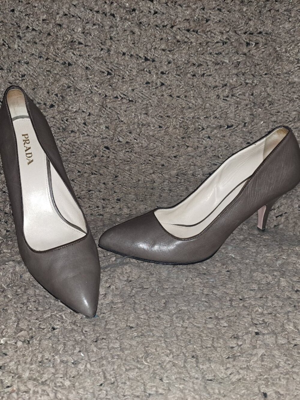 PRADA-Classic Vintage Taupe Leather-Pointy Toe-Low Stiletto-Sz 40/9.5-Excellent